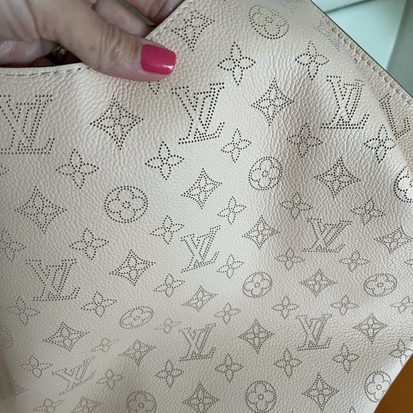 💔SOLD💔 Louis Vuitton Carmel Mahina - Picture 4 of 11